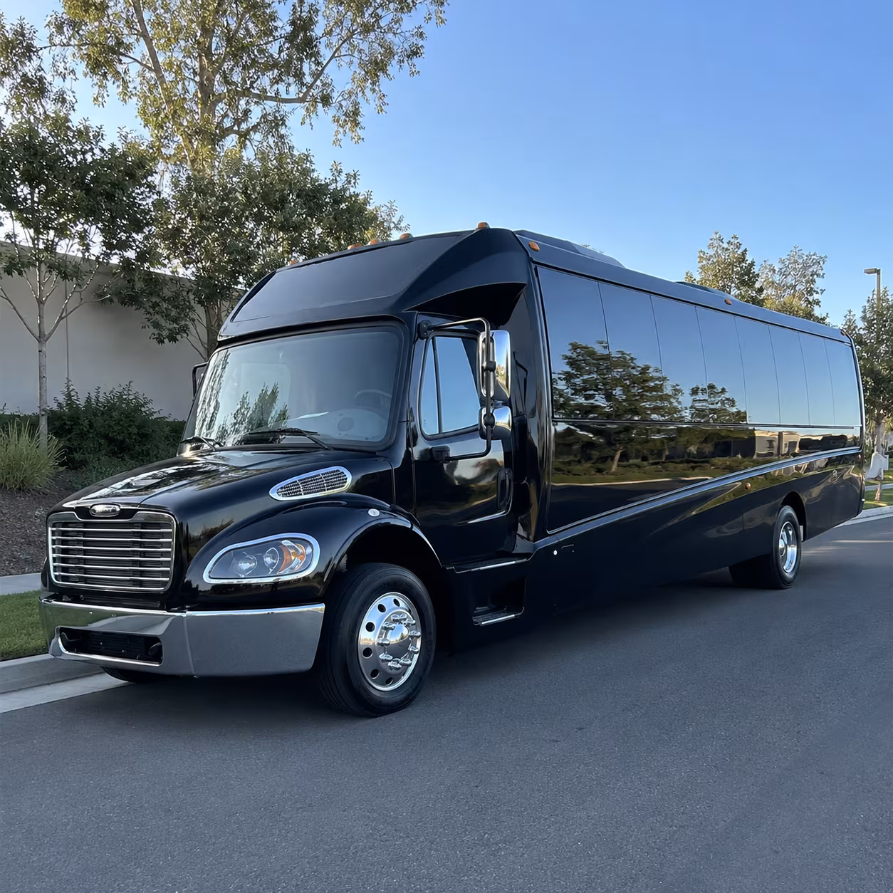 tamarac 18 passenger minibus