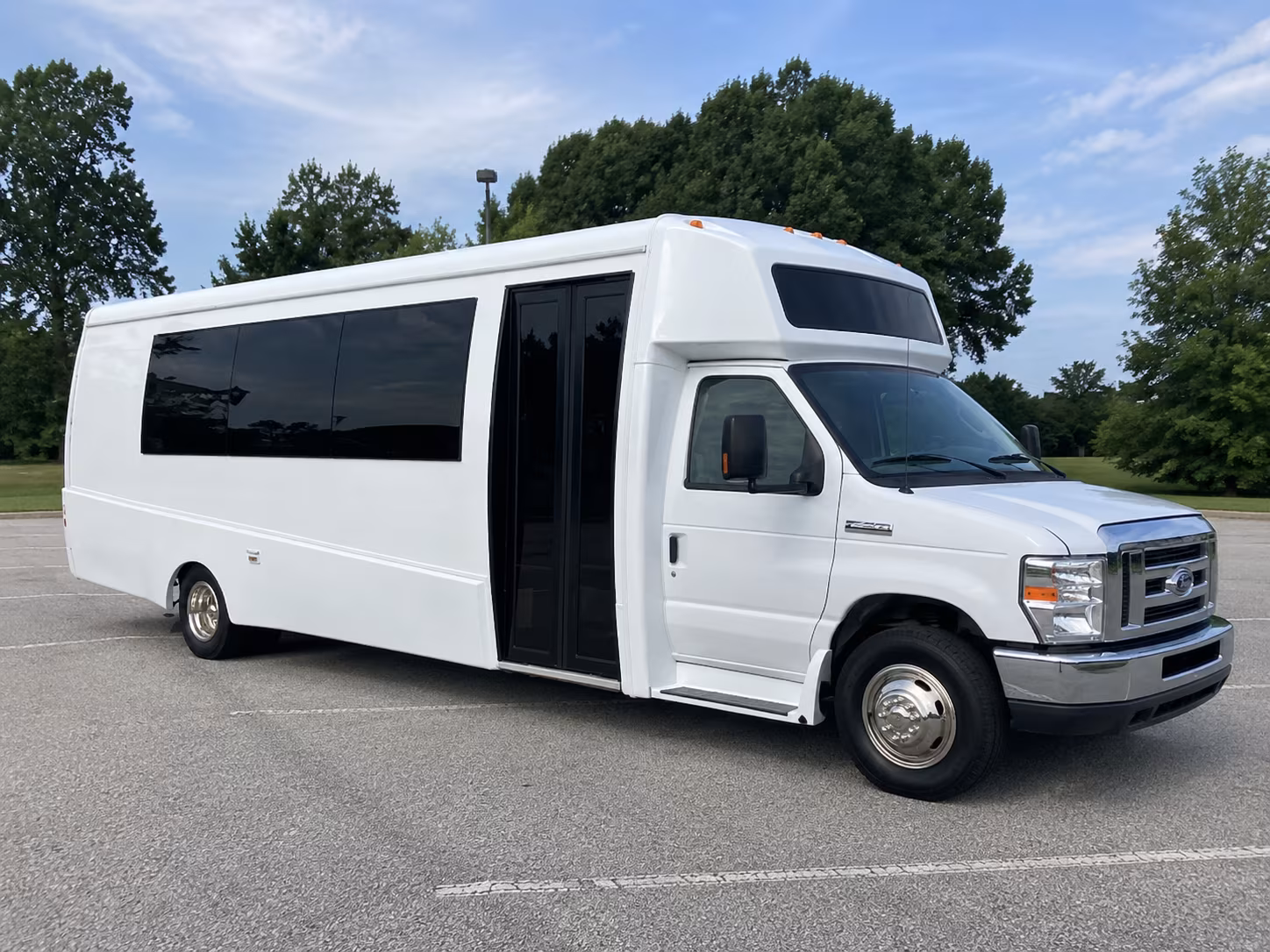 tamarac 18 passenger party bus