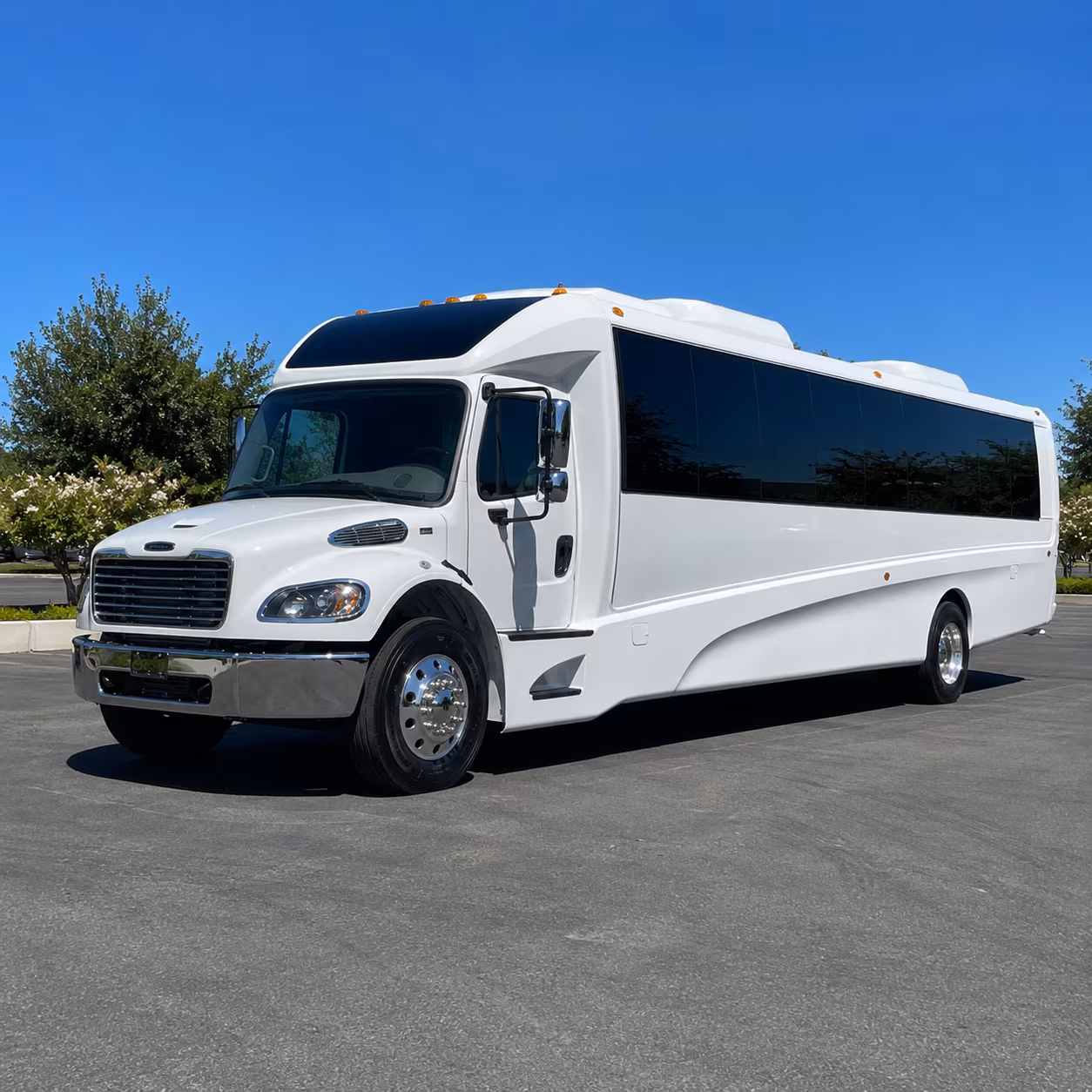 tamarac 25 passenger minibus