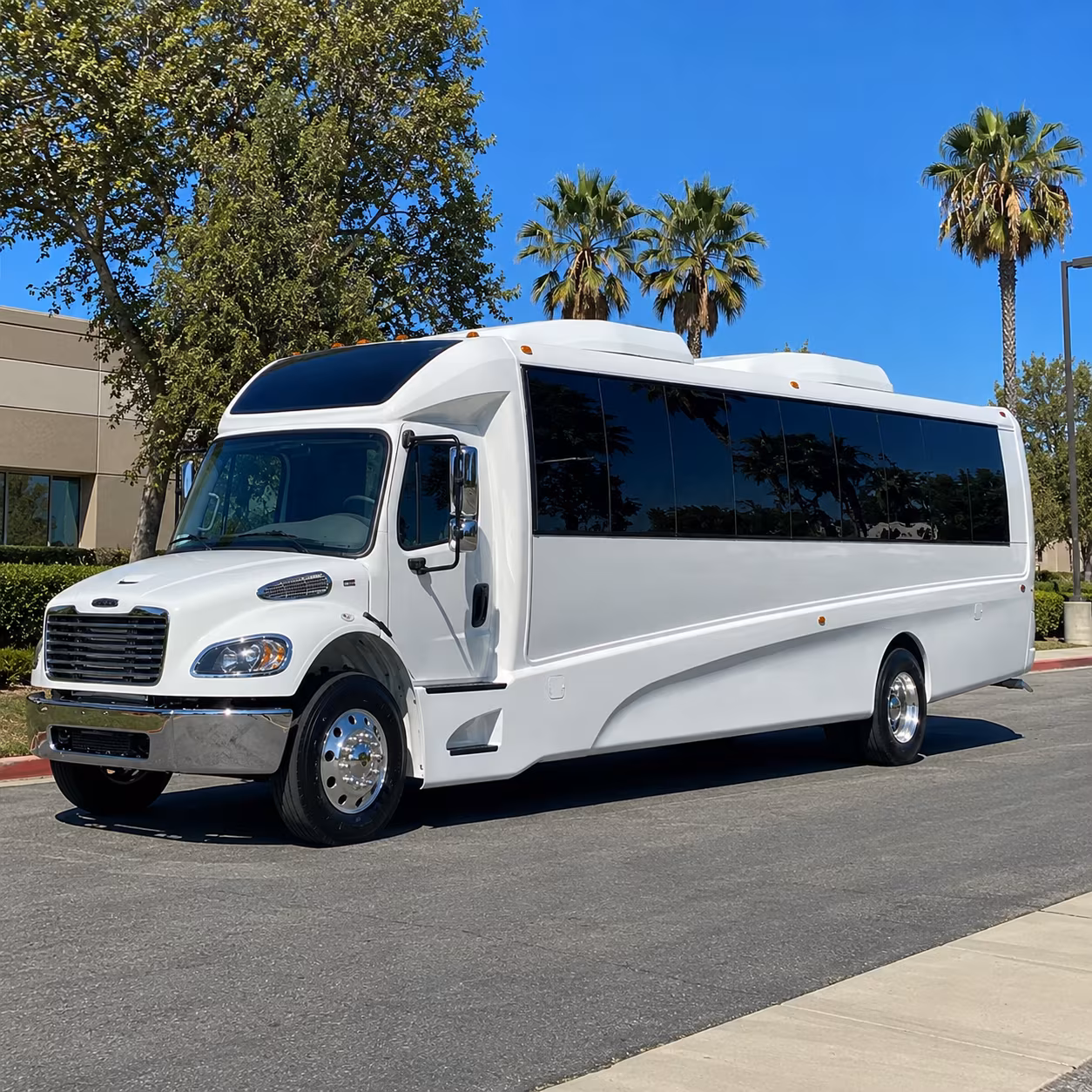 tamarac 28 passenger minibus