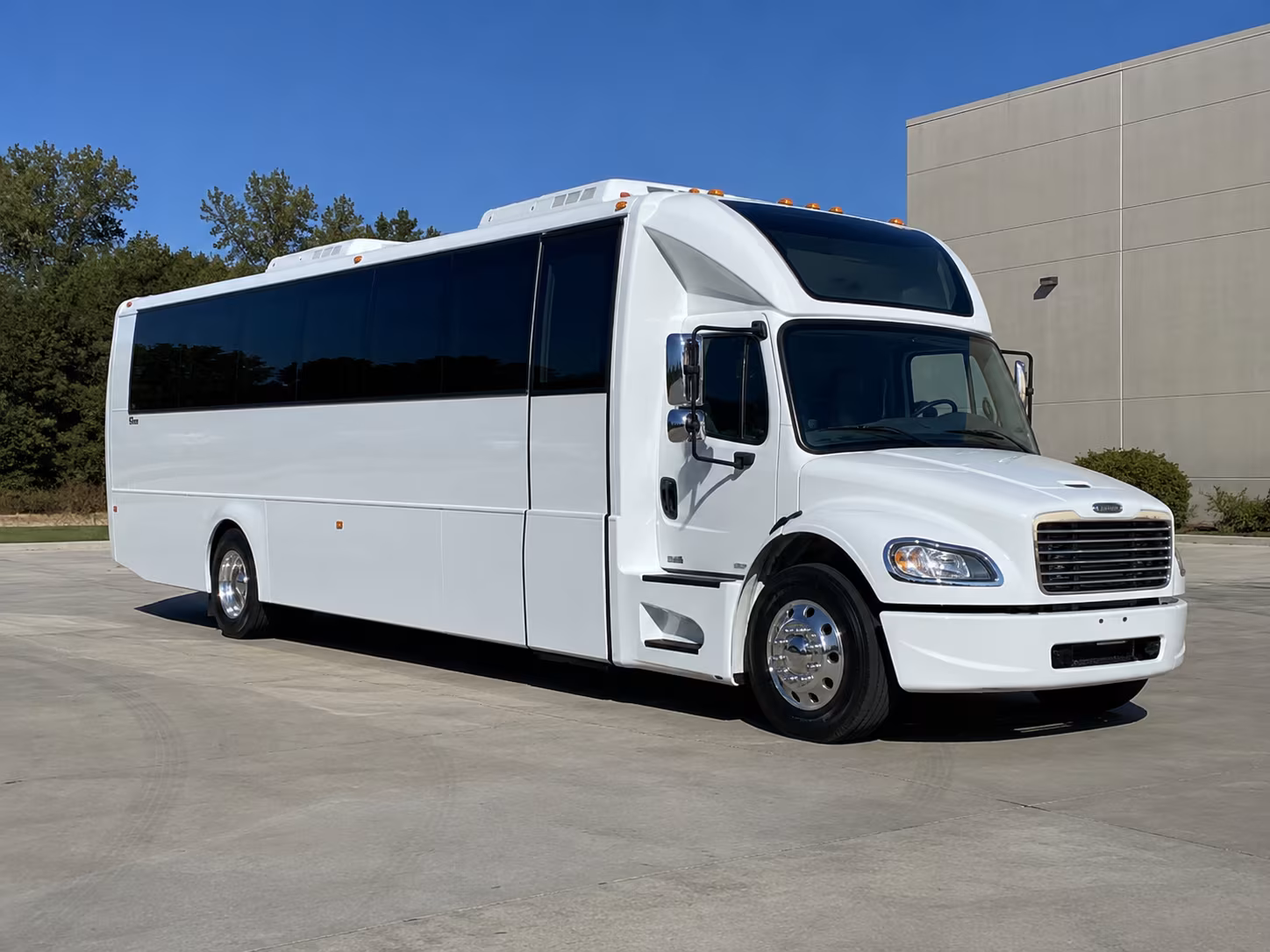 tamarac 28 passenger party bus